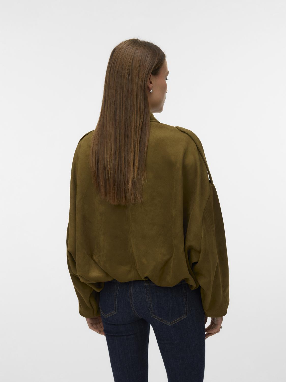 model_shot-back